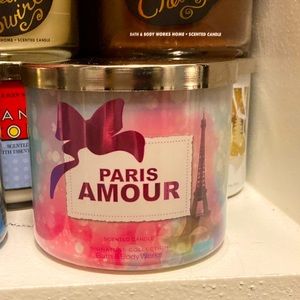 Rare HTF Paris Amour candle!